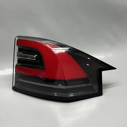 1034333-00-A TESLA MODEL X TAIL LIGHT RIGHT PASSENGER 2016 17 18 19 2020 LED OEM 1034333-00-A