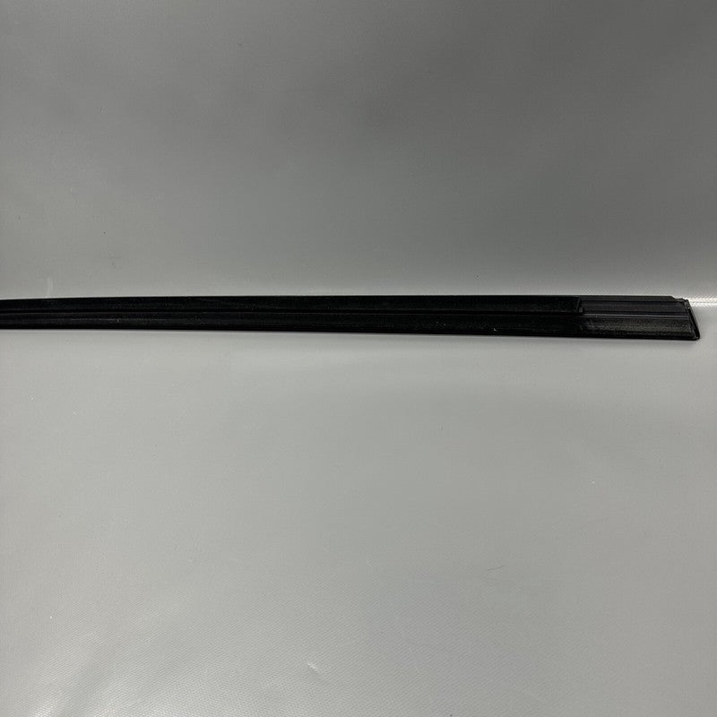 1495710-00-D TESLA MODEL Y DOOR WINDOW MOLDING LEFT FRONT 2020 2021 22 2023 OEM 1495710-00-D