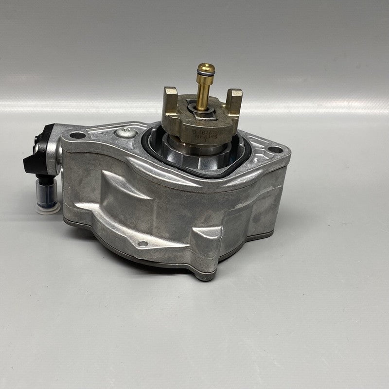 LR082226 / FX23-2A451-AB LAND ROVER DEFENDER PUMP VACUM RIGHT 2020 2021 2022 OEM FX23-2A451-AB