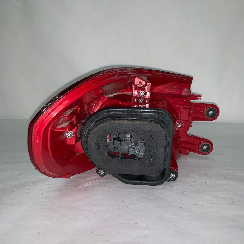 2SD01073804 / 5NO945096R VOLKSWAGEN TIGUAN TAIL LIGHT RIGHT PASSENGER 2012 2013 2014 2015 2016 OEM