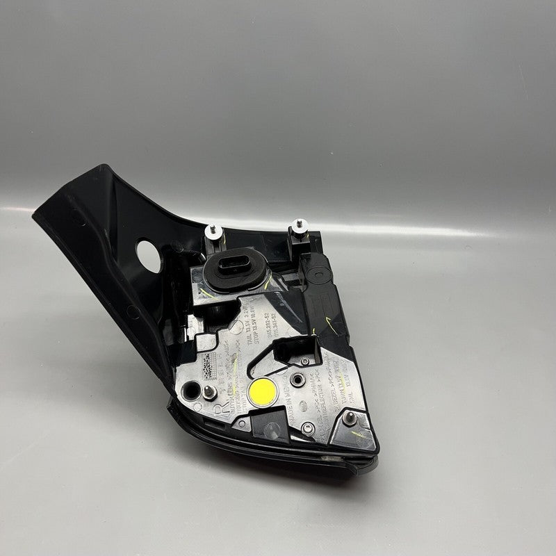 TESLA MODEL Y TAIL LIGHT RIGHT PASSENGER 2020 2021 2022 2023 LED 4 PIN