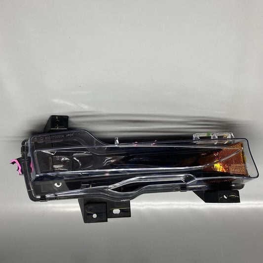 1077392-00-C TESLA MODEL 3 FOG LIGHT RIGHT PASSENGER 2017 2018 2019 20 21 2022 1077392-00-C