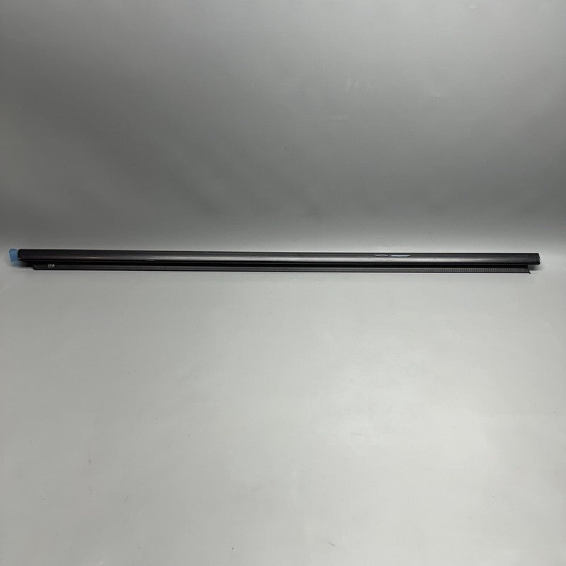 670211123 MASERATI MC20 DOOR MOLDING RIGHT FRONT 2020 2021 2022 2023 OEM 670211123