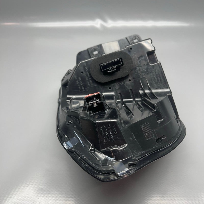 BMW X3 TAIL LIGHT RIGHT PASSENGER 2022 2023 2024 OEM H4946305007