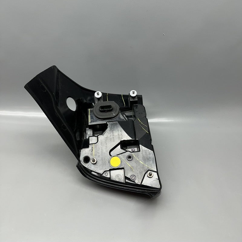 TESLA MODEL Y TAIL LIGHT RIGHT PASSENGER 2020 21 22 23 2024 LED OEM 15
