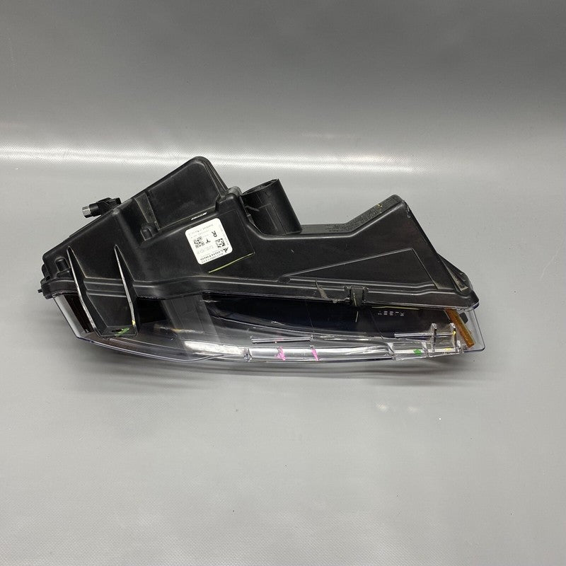 1077392-00-C TESLA MODEL 3 FOG LIGHT RIGHT PASSENGER 2017 2018 2019 20 21 2022 1077392-00-C
