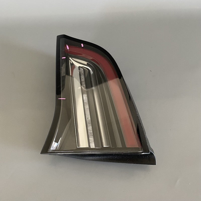 1077402-00-E TESLA MODEL 3 INNER TAIL LIGHT RIGHT SIDE 1077402-00-E 2017 2018 2019 2020 OEM