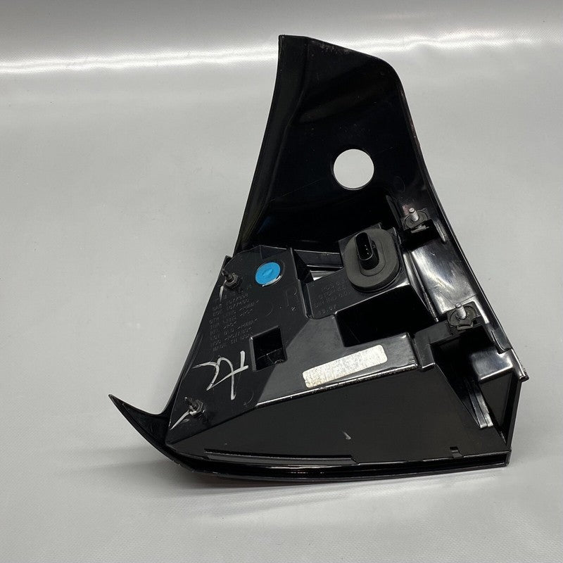 MODEL 3 TESLA MODEL 3 TAIL LIGHT RIGHT PASSENGER 2017 2018 2019 2020 OEM