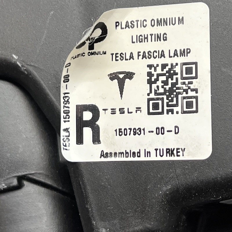 1507931-00-D TESLA MODEL Y FOG LIGHT RIGHT PASSENGER 3 PIN 2020 21 22 2023 OEM 1507931-00-D