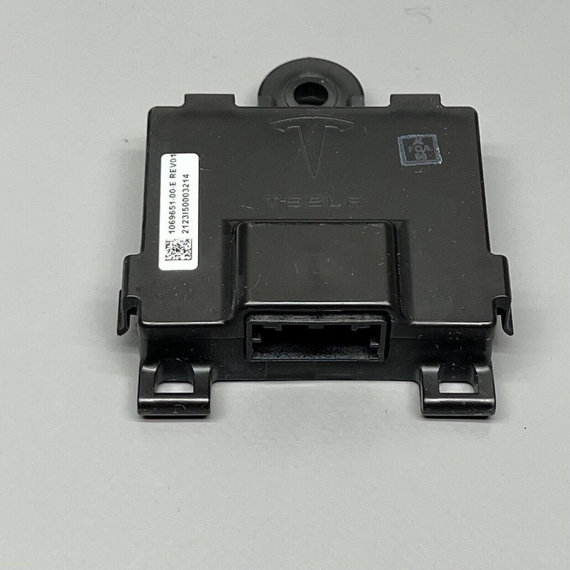 1069651-00-E TESLA MODEL S DOOR HANDLE CONTROL UNIT  MODULE FRONT 2016 17 18 2019 OEM