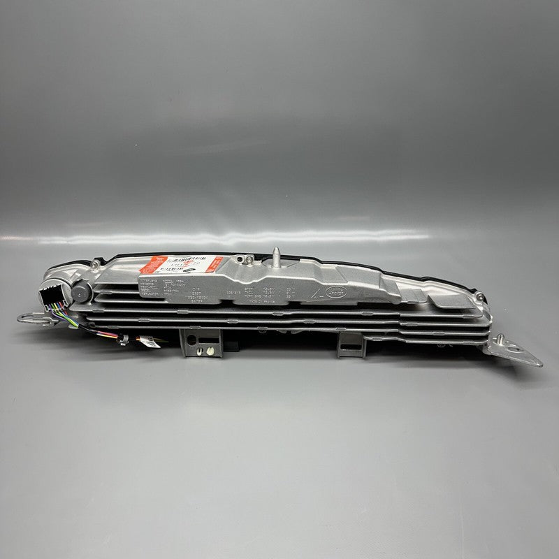 M8E2-13404-AL RANGE ROVER VOGUE TAIL LIGHT LEFT DRIVER 2023 2024 OEM M8E2-13404-AL