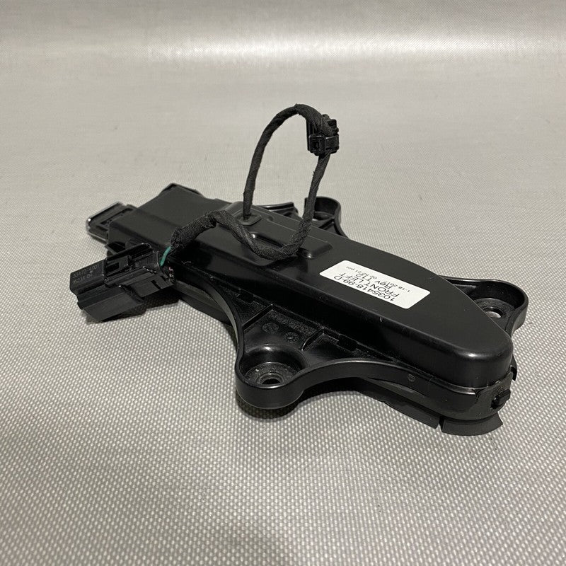 1035418-99-D TESLA MODEL X DOOR HANDLE LEFT FRONT 1035418-99-D OEM 2015 2016 2017