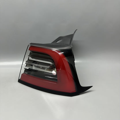 1502087-00-D TESLA MODEL Y TAIL LIGHT RIGHT PASSENGER 2020 21 22 23 2024 LED OEM 1502087-00-D