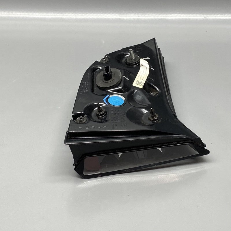 1077402-00-E TESLA MODEL 3 TAIL LIGHT TRUNK RIGHT PASSENGER 1077402-00-E 2017 18 19 20 2021 