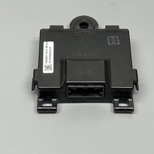 1069651-00-E TESLA MODEL S DOOR HANDLE CONTROL UNIT  MODULE FRONT 2016 17 18 2019 OEM