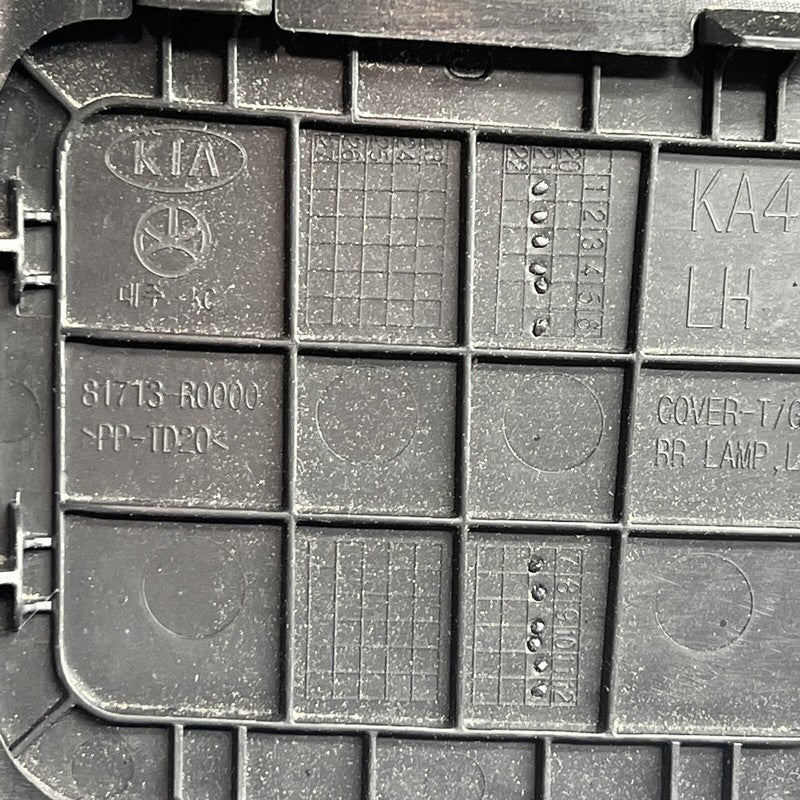 81713-R0000 KIA CARNIVAL TRUNK PANEL 2022 2023 2024 OEM 81713-R0000