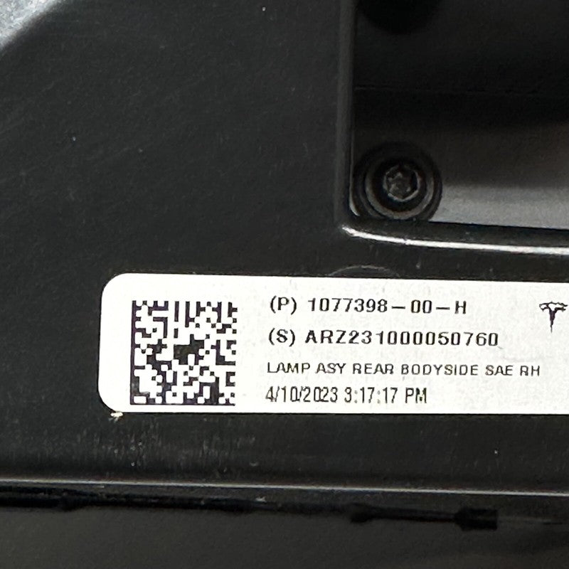 1077398-00-H TESLA MODEL 3 TAIL LIGHT RIGHT 2017 2018 2019 2020 2021 1077398-00-H OEM