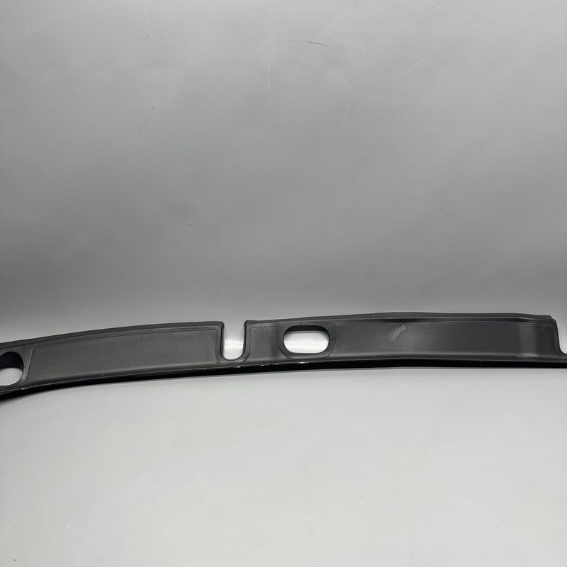 1062356-00-B TESLA MODEL X TAILGATE CENTER UPPER TRIM 2016 2017 2018 2019 2020 OEM