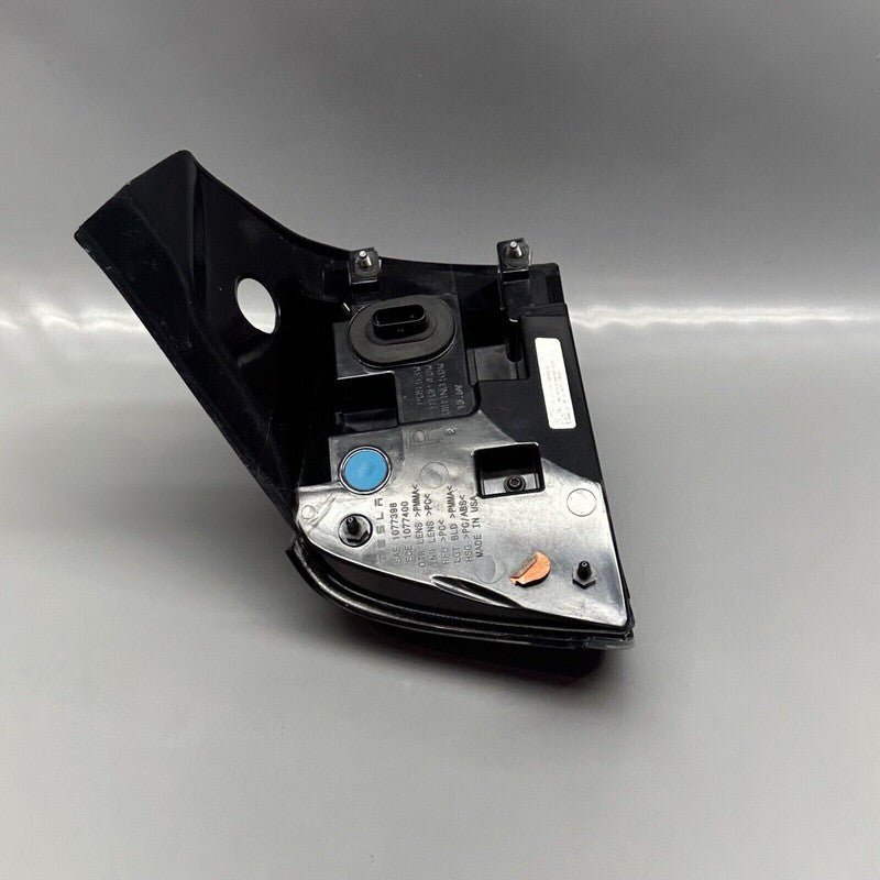 MODEL 3 TESLA MODEL 3 TAIL LIGHT RIGHT PASSENGER 2017 2018 2019 2020 2021 LED OEM 