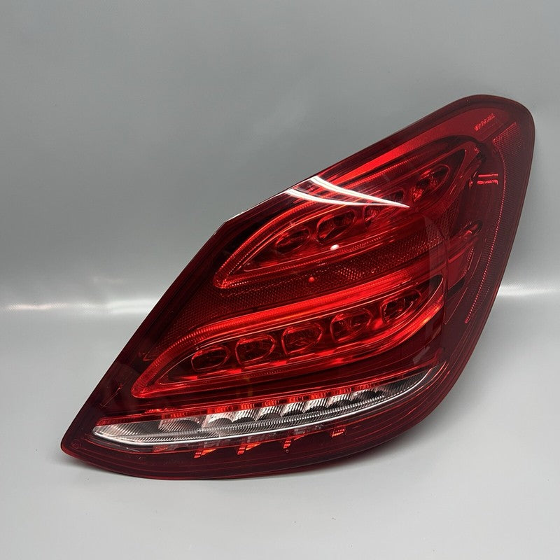 A2059062102 MERCEDES BENZ C300 TAIL LIGHT RIGHT PASSENGER LED 2015 2016 2017 2018 A205906210