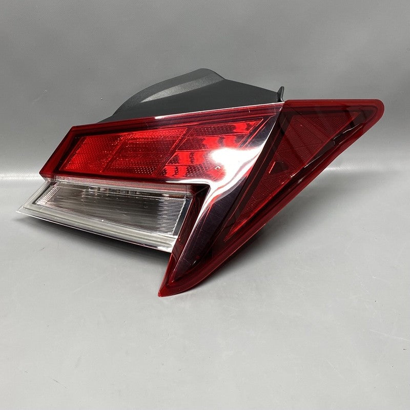 92402 AA020 HYUNDAI ELANTRA TAIL LIGHT RIGHT PASSENGER 2021 2022 OEM 92402AA020
