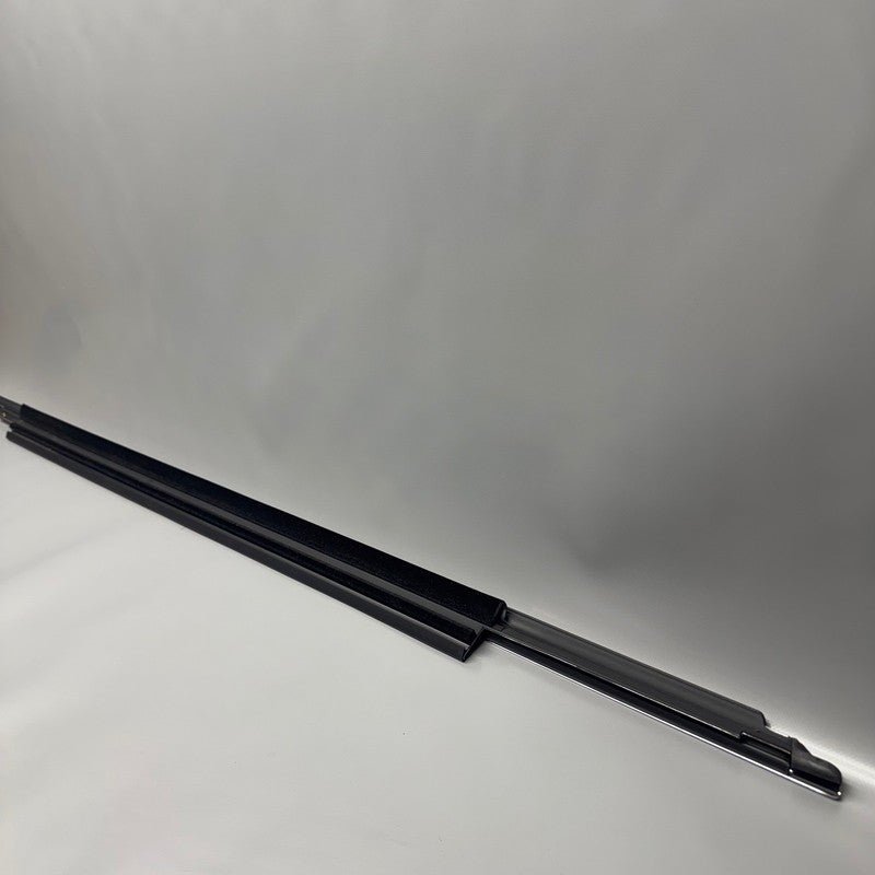 AUDI Q5 DOOR WINDOW MOLDING LEFT FRONT 2015 2016 2017 2018 OEM 8U08532