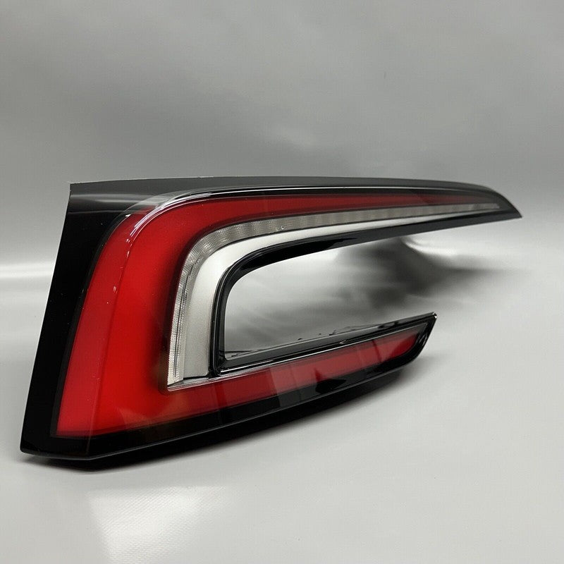 TESLA MODEL 3 TAIL LIGHT LEFT DRIVER 2024 1691498-00-F LED OEM