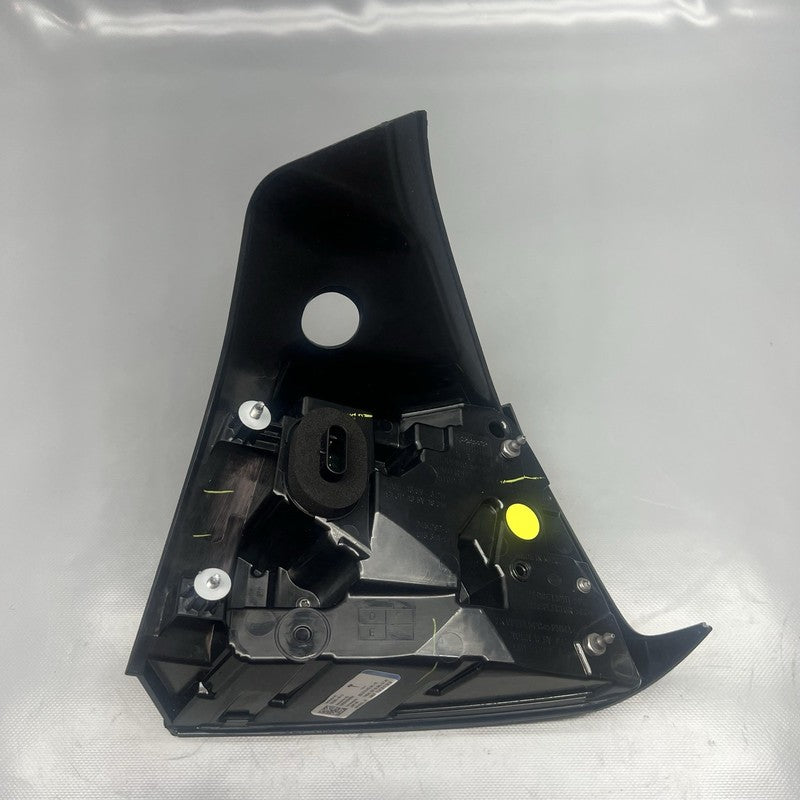 1502086-00-D TESLA MODEL Y  TAIL LIGHT LEFT DRIVER 2020 2021 2022 2023 LED 4 PIN 1502086-00-D