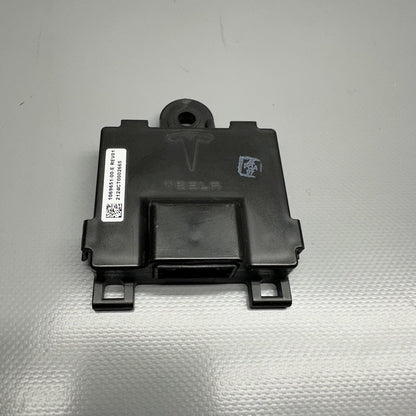 1069651-00-E TESLA MODEL S DOOR HANDLE CONTROL UNIT MODULE FRONT 2016 17 18 2019 1069651-00-E