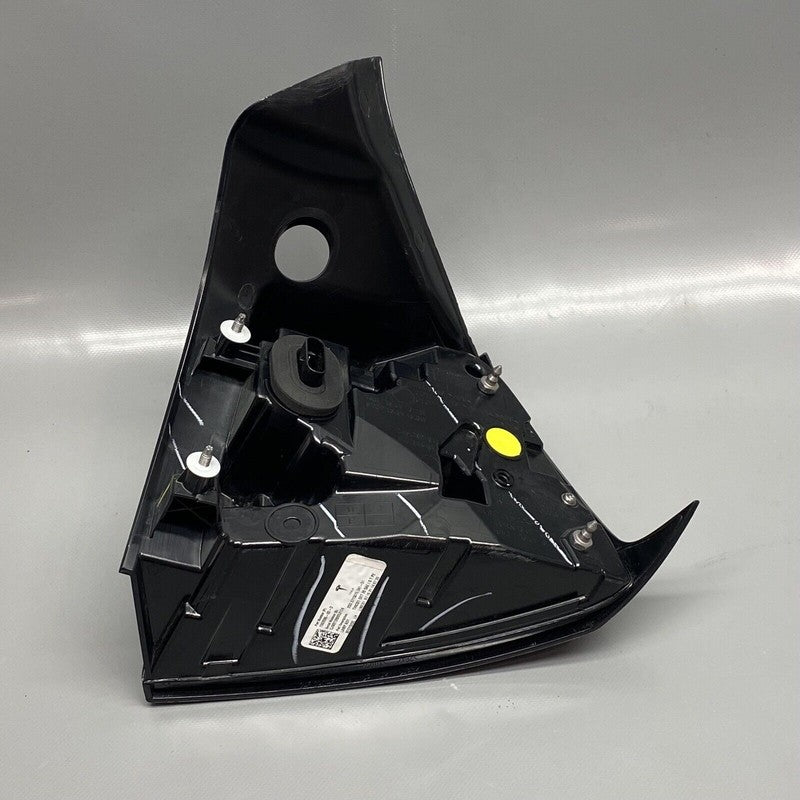 1502086-00-D TESLA MODEL Y TAIL LIGHT LEFT DRIVER 2020 2021 2022 2023 LED OEM 1502086-00-D