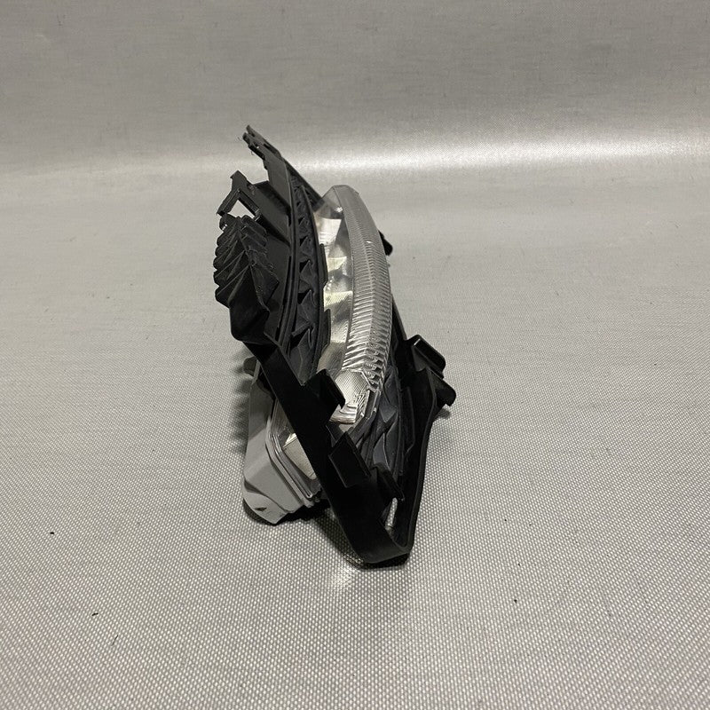 A2049069000 MERCEDES BENZ C300 FOG LIGHT RIGHT PASSENGER SIDE A2049069000 2011 2012 LED OEM