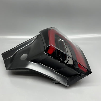 1077398-00-H TESLA MODEL 3 TAIL LIGHT RIGHT 2017 2018 2019 2020 2021 1077398-00-H OEM