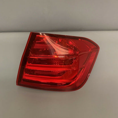 63217372786-01 BMW 328 335 TAIL LIGHT RIGHT PASSENGER 63217372786-01 2012 2013 2014 2015 SEDAN 