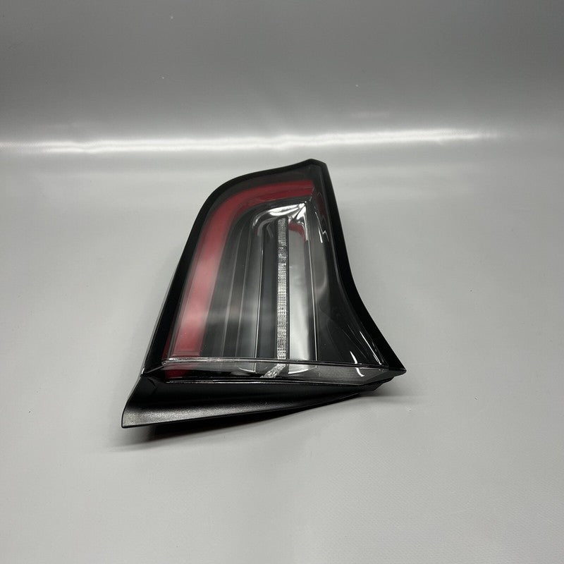 1077401-00-G TESLA MODEL 3 Y TAIL LIGHT TRUNK LEFT DRIVER 2018 19 20 21 2022 OEM 1077401-00-G