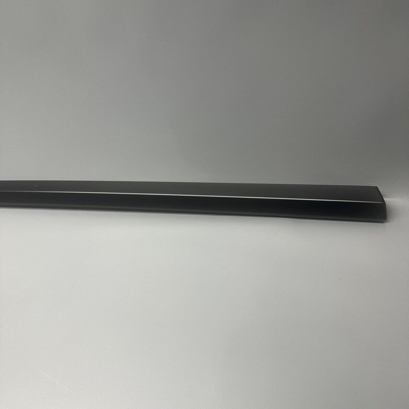 1495711-00-D TESLA MODEL Y DOOR WINDOW MOLDING RIGHT FRONT 2020 2021 22 2023 OEM 1495711-00-D