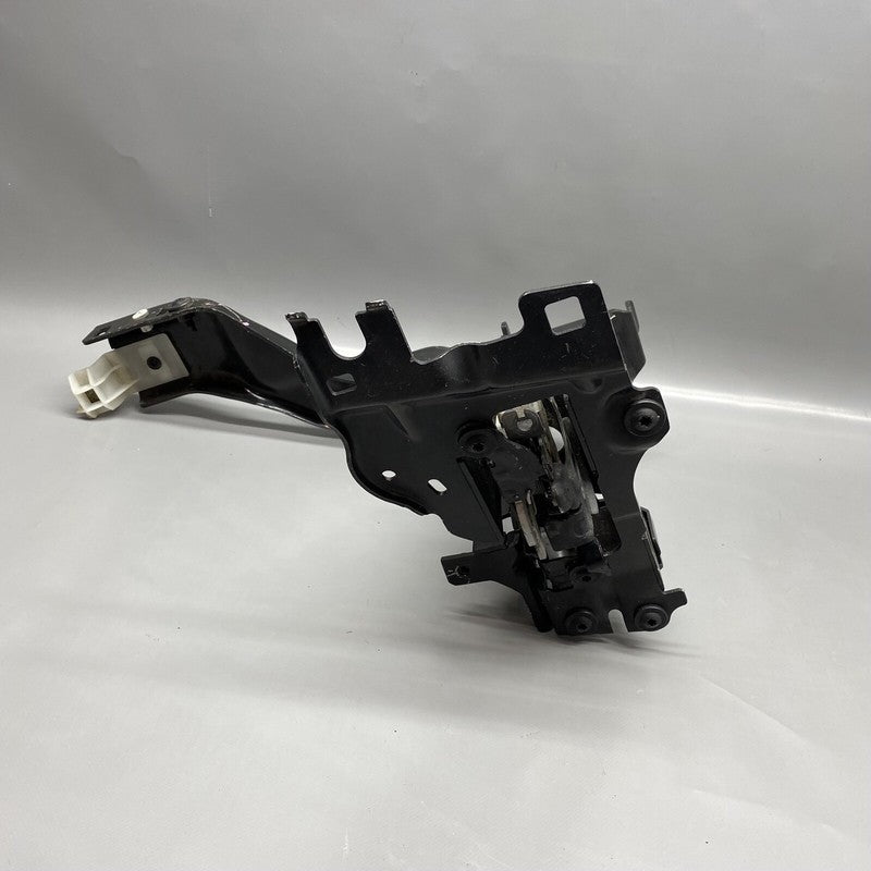750 BMW 750 RADIATOR SUPPORT HEADLIGHT BRACKET RIGHT 2016 2017 2018 2019 OEM