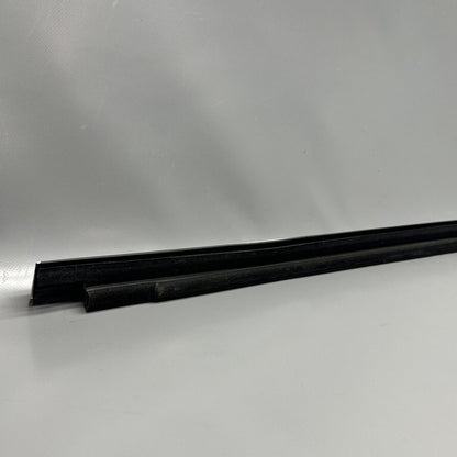 1098684-00-D TESLA MODEL X DOOR WINDOW MOLDING RIGHT FRONT 2015 16 17 18 19 20 21 22 2023 OEM