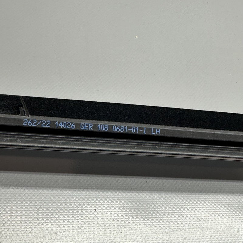 1080681-01-1 TESLA MODEL 3 DOOR WINDOW MOLDING LEFT FRONT 2017 18 19 20 21 2022 1080681-01-1