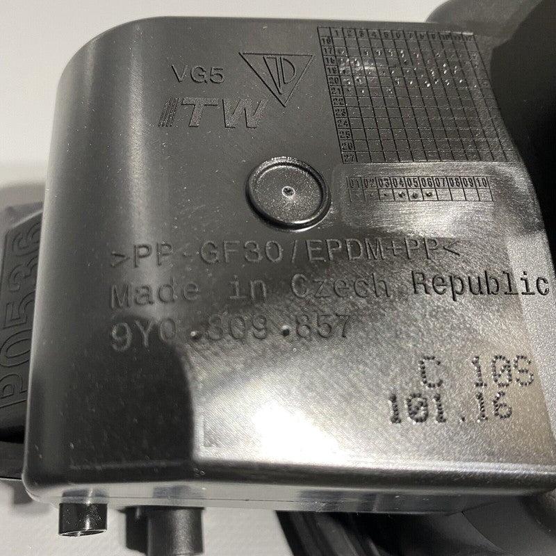 9Y3809857 PORSCHE CAYENNE COUPE FUEL POCKET 2020 2021 OEM 9Y3809857