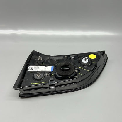 1502088-00-B TESLA MODEL 3 Y TAIL LIGHT INNER LEFT 2017 2018 2019 2020 2021 2022 2023 2024 