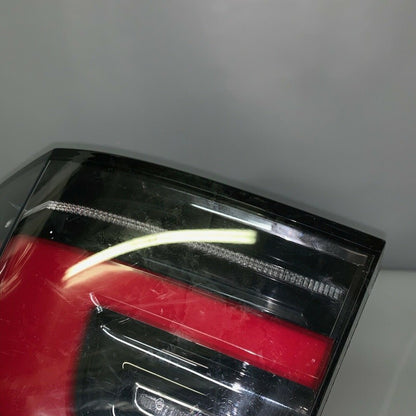1034333-00-A TESLA MODEL X TAIL LIGHT RIGHT PASSENGER SIDE 2015 2016 2017 2018 2019 OEM