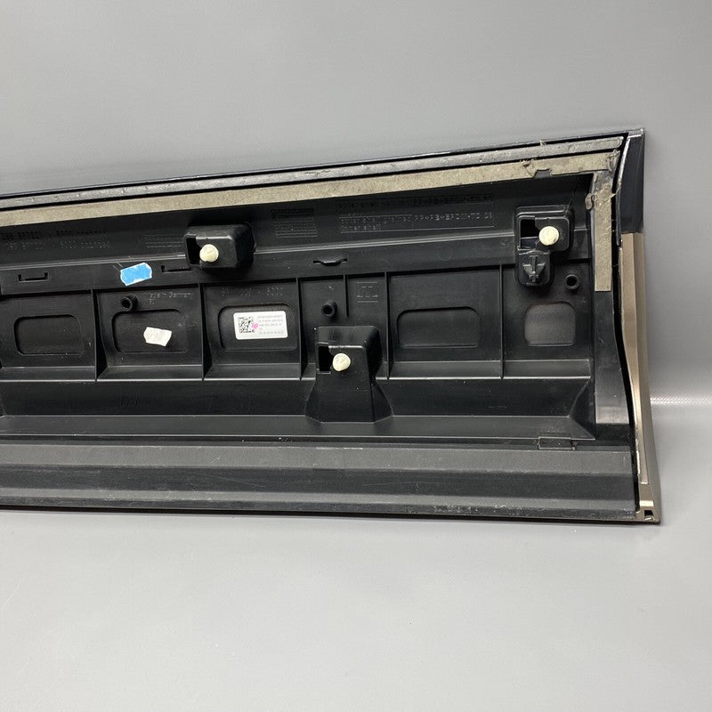 4M0853960G AUDI Q7 DOOR MOLDING RIGHT FRONT 4M0853960G 2017 2018 2019 OEM