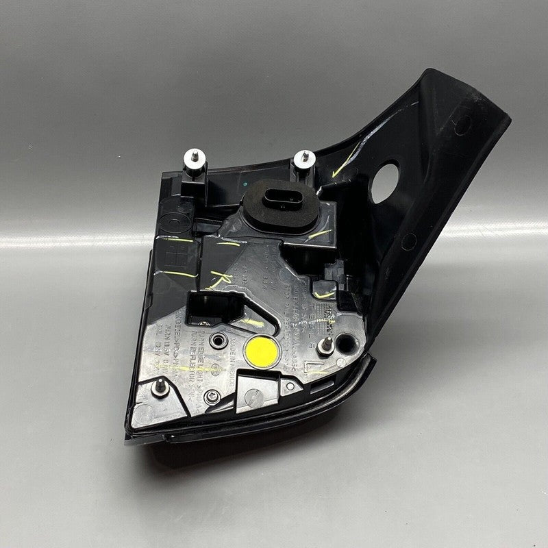 1502086-00-D TESLA MODEL Y TAIL LIGHT LEFT DRIVER LED 2020 2021 2022 2023 OEM 1502086-00-D