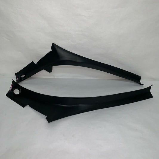 1047321-00-c TESLA MODEL X REAR TRUNK BOOT QUARTER SPACE GUTTER TRIM 2015 2016 2017 2018 OEM