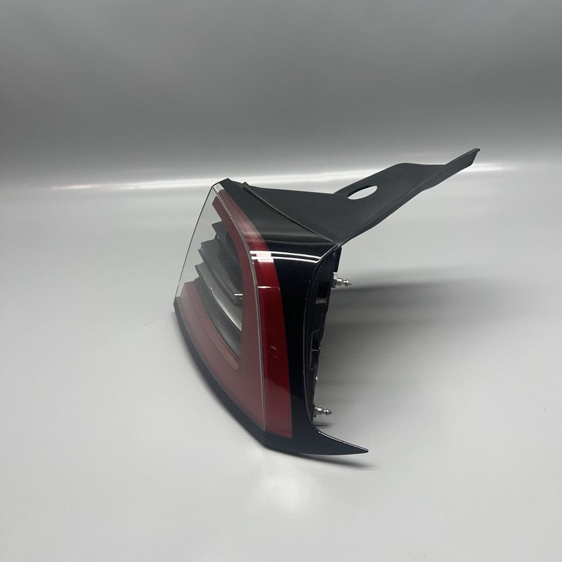 1502087-00-D TESLA MODEL Y TAIL LIGHT RIGHT PASSENGER 2020 2021 2022 2023 OEM 1502087-00-D