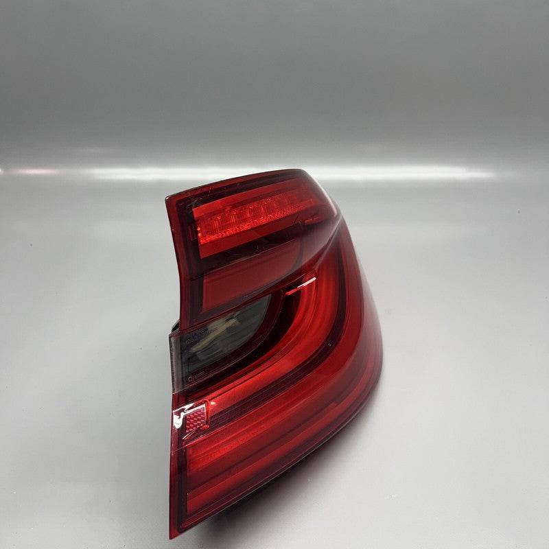 7376488 BMW 640 GT GRAN TURISMO TAIL LIGHT RIGHT PASSENGER 2018 2019 OEM 7376488