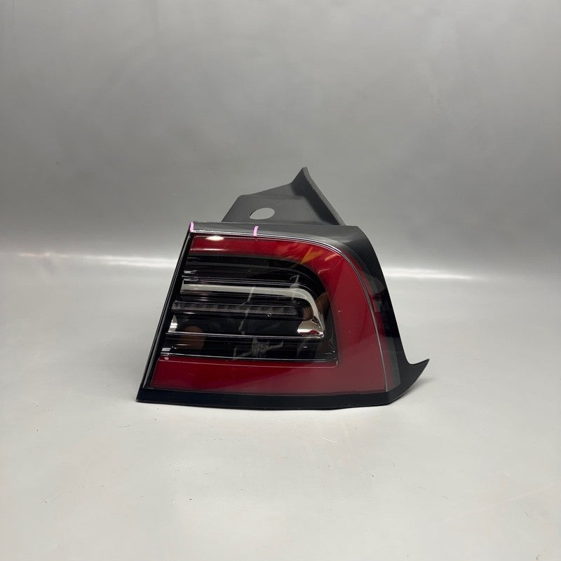 TESLA MODEL 3 TAIL LIGHT RIGHT PASSENGER 2017 2018 2019 2020 2021 LED 