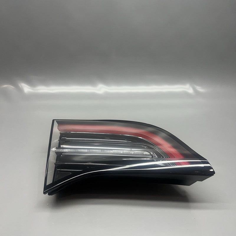 1502088-00-B TESLA MODEL Y TAIL LIGHT TRUNK LEFT DRIVER 2021 2022 2023 2024 OEM 1502088-00-B