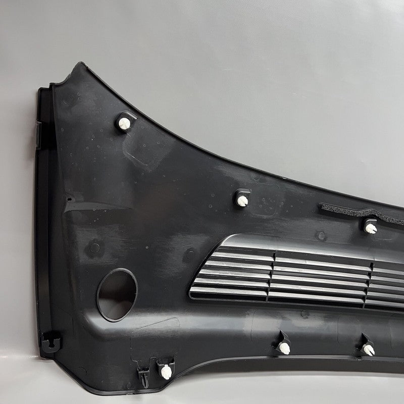 1492605-00-B TESLA MODEL Y WINDSHIELD WINDOW WIPER COWL PANEL 2020 21 22 2023 1619812-00-B