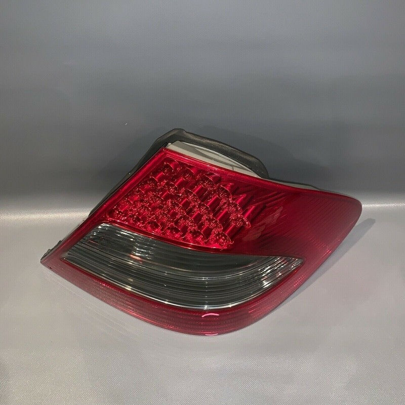 A2118202664 MERCEDES BENZ E350 E550 TAIL LIGHT RIGHT PASSENGER SIDE 2007 2008 2009 LED OEM